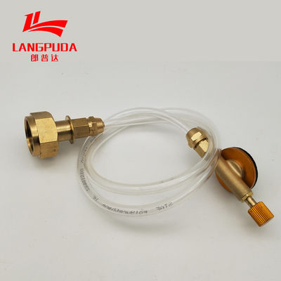 Ручные горелки зажигания наполняют газом части факела дуют аксессуары оружия